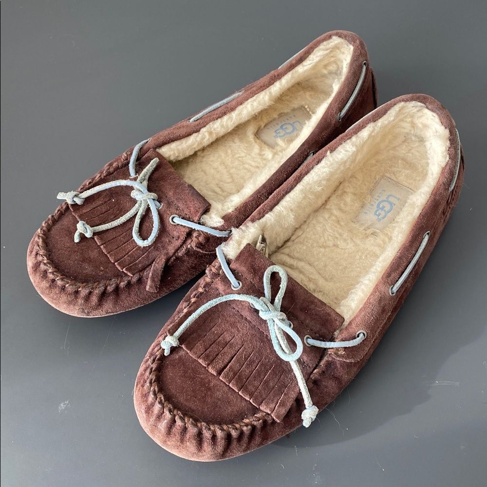 UGG Brown Dakota Moccasins Slippers Cream Sheepskin Lining Sz 9 Drivers Winter